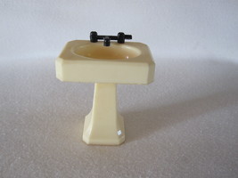 Doll House Miniature: Renwal Bathroom Pedastal Sink - Model #T-96 - £6.85 GBP