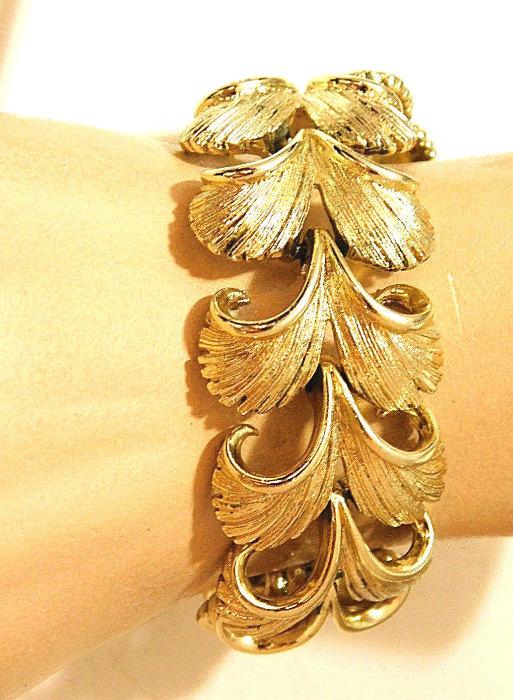 Vintage Lisner Goldtone Double Curl Feather Link Bracelet Signed - $27.99