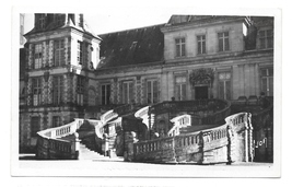 France YVON RPPC Fontainebleau Horseshoe Staircase L&#39;Escalier en fer a Cheval - £3.97 GBP