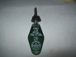 Vintage Cindy Lyn Motel Hotel Key &amp; Fob Cicero IL Illinois - $463.17 MXN