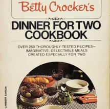 1982 Betty Crocker&#39;s Dinner For Two Cookbook Vintage Pocket Size Bantam - £15.18 GBP