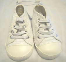 Old Navy Girls Crib Shoes Size 3 Baby Infant Soft Sole White - £10.20 GBP