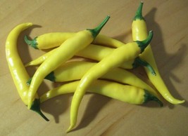 50 Seeds Yellow Cayenne Pepper Heirloom Seeds For Quick Beautiful Garden Results - $8.35