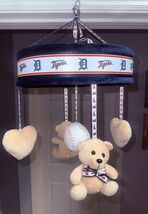 Detroit Tigers Baby Crib Mobile by Duck House Sports - MLB- Baseball- Bears - $469.97 MXN