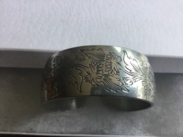 Kirk Stieff Chrysanthemum Heavyweight Pewter Cuff Bracelet Etched Flower 900-11 - £18.41 GBP