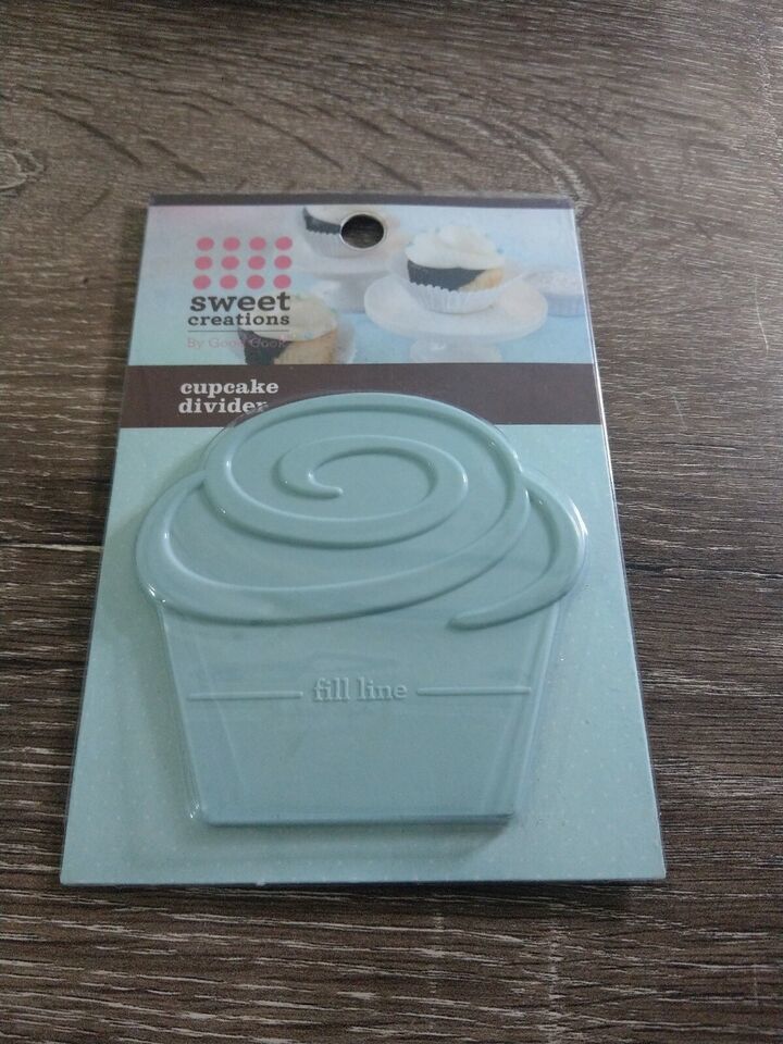 *NEW* Blue Cupcake Divider Sweet Creations, Bradshaw Inc. - $11.76
