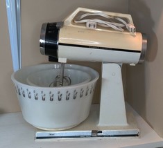 Vtg Sears Roebuck &amp; Co Stand Mixer W/Beaters &amp; mixing bowls Governor con... - £49.54 GBP