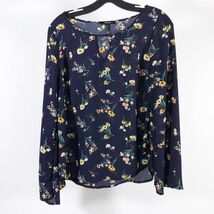 Forever 21 Women&#39;s Navy Floral Flare Sleeve Blouse Wms Size Small - $17.80 CAD
