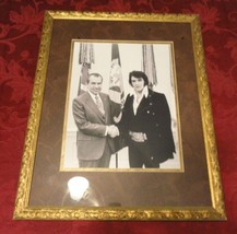 Framed Photo Of Elvis Presley Meeting Richard Nixon In Vintage Frame 17.5&quot;X21.5&quot; - £69.76 GBP