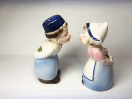 Kissing Dutch Boy &amp; Girl Ceramic Salt &amp; Pepper Shakers Unused Vintage Japan - £15.65 GBP