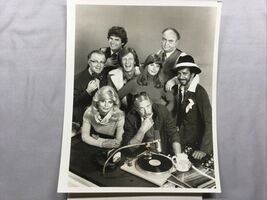 Orig 1978 Loni Anderson “WKRP in CINCINNATI” Cast Portrait.. CBS-TV Prem... - $49.48