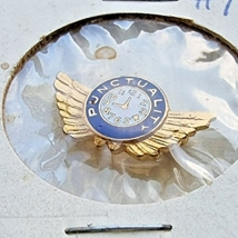 PERFECT ATTENDANCE GOLD WINGS VINTAGE LAPEL PIN-SCHOOL WORK ACHIEVEMENT ... - €17,11 EUR