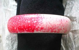 Fabulous Speckled Rose Pink, White Lucite Bangle Bracelet 1970s vintage - £11.67 GBP
