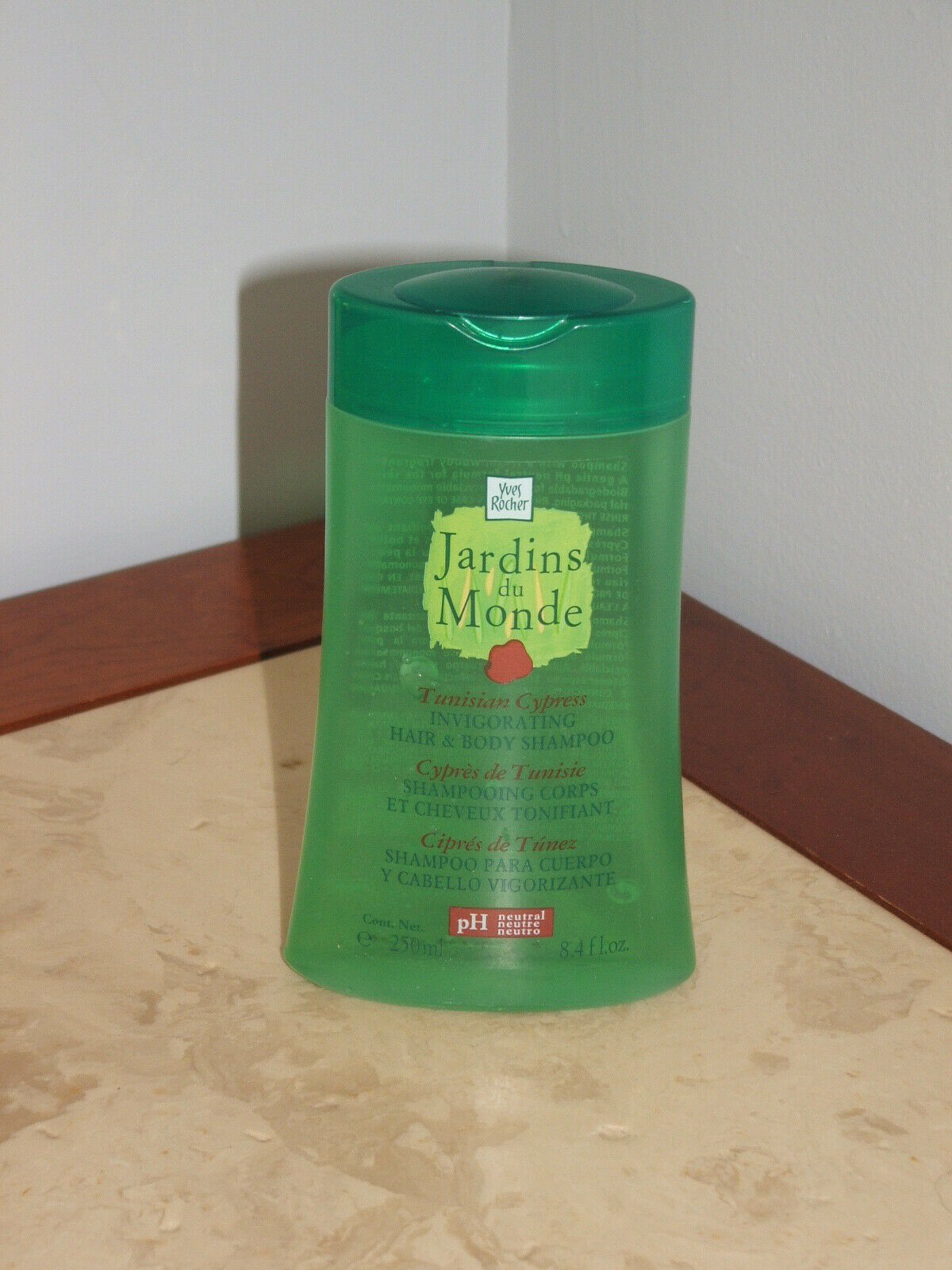 Primary image for NEW UNOPENED YVES ROCHER TUNISIAN CYPRESS HAIR & BODY SHAMPOO 8.4 Oz.Yves Rocher