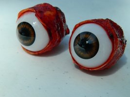 Dead Head Props Pair of Realistic Life Size Bloody Ripped Out Eyeballs P... - £19.69 GBP