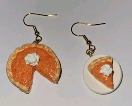 Pumpkin Pie Earrings Gold Tone Wire Dessert Fall Pie Whole Pie Slice Plate - £6.38 GBP