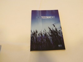 NIV Outreach New Testament Blue Wheat Cover Biblica Bible Zondervan Bibles book - £6.48 GBP