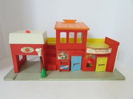 Vtg 1973 Fisher Price Play Family Village Fire House Post Office Theater - £13.29 GBP