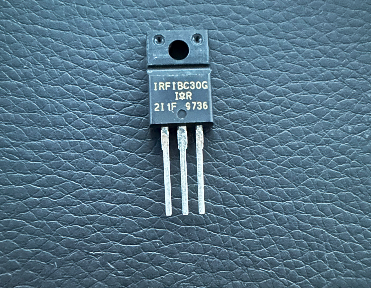 5Pcs IRFIBC30G IR N Channel Power MOSFET 600V 2.5A 2.2Ohm 35W TO-220FP - $3.95