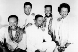 Earth Wind And Fire Group Studio Pose 24x36 Poster - £23.29 GBP