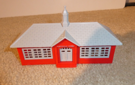 Vintage HO Scale Plasticville School House Building Red and Gray - £14.79 GBP