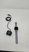 Fitbit Versa Smart Watch, Silver/Light Gray, One Band, (FB504} - $515.81 MXN
