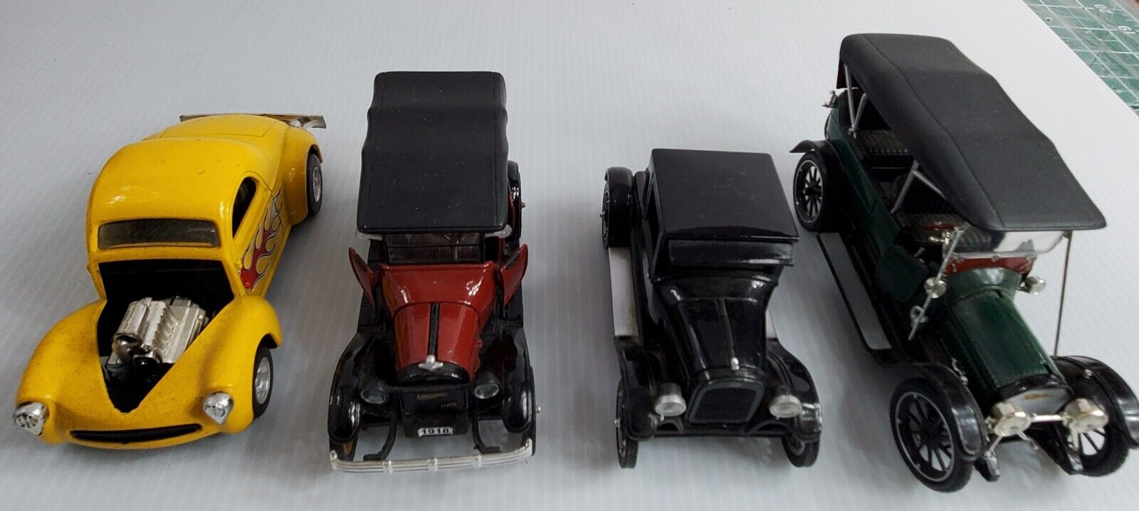 Primary image for UNBRANDED Diecast Toy Car Lot of 4 Made In China Mix of older cars-Lot 2