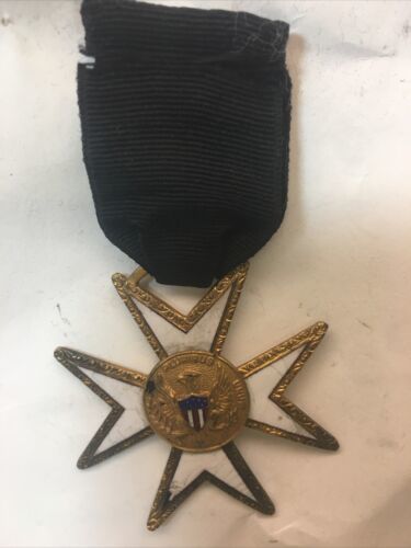 Vintage E Pluribus Unum Military White Enamel On Gold Wash Medal Pin W/ ... - $4.94