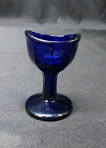 Vintage Cobalt Blue Glass Eye Wash Cup Pedestal 2.5&quot; Tall Unmarked No Chips - $195.03 MXN