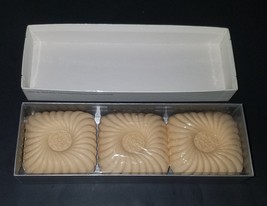 VTG Bloomingdale&#39;s Scented Beige Sandalwood 3 Cakes Soap NEW OLD STOCK in box - £39.90 GBP