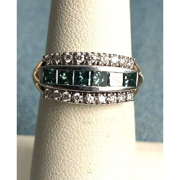 Authenticity Guarantee

14K  GOLD BLUE AND CLEAR 0.5 CARATS DIAMOND BAND... - $839.74