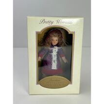 Pretty Woman Porcelain Doll Ornament Lavender Lace Dress Blonde Curls 20... - €7,71 EUR
