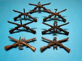 WWI, U.S. ARMY, OFFICER, INFANTRY, COLLAR AND CAP DEVICES, GROUPING OF 7 - $831.96 MXN