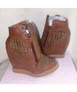 First Love by Penny Loves Kenny brown High top Wedge Sneakers wink sz 7.... - $1,246.80 MXN