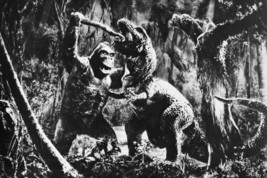 King Kong Battling Tyrannosaurus Rex Dinosaur In Jungle 11x17 Mini Poster - £14.11 GBP