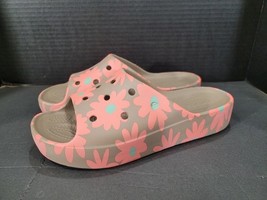 Women’s Open Toe Crocs Size 1 Classic Retro Resort Floral Mushroom/pink ... - $540.74 MXN