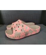 Women’s Open Toe Crocs Size 1 Classic Retro Resort Floral Mushroom/pink ... - $540.74 MXN