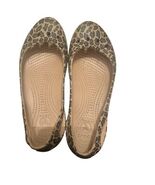 Crocs Women&#39;s Kadee Leopard Print Casual Dress Shoe Mary Jane Slip on Fl... - $18.07