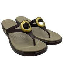 Crocs Shoes Women&#39;s Size 10 Sanrah Brown Flip Flop Gold Colored Circle Low Heel - £26.22 GBP
