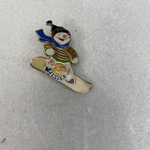 Hard Rock Cafe pin Denver Snowman riding Snowboard (Snowman Series 1) - $8.56
