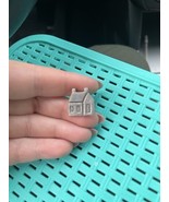 SILVERTONE SCHOOL HOUSE Pin - $16.44 CAD