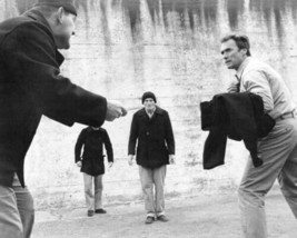 Escape From Alcatraz Clint Eastwood takes on knife wielding convict 11x17 poster - £15.97 GBP