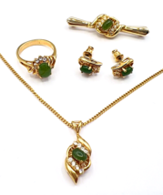 Vintage Gold Tone Green Nephrite Jewelry Set Necklace Ring Earrings Broo... - £31.61 GBP