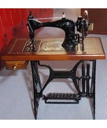 Wood and metal sewing machine miniature - $109.64 CAD