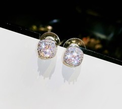Cushion Cut Sparkle Stud Earrings - €5,09 EUR