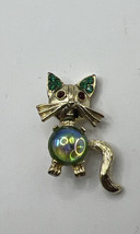 Vintage UNSIGNED Rhinestones Cat Jelly Belly Emerald Green Gold Tone Brooch - £13.95 GBP