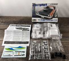 Revell Streetburner &#39;70 Dodge Challenger T/A Plastic Model Kit 1:24 Scale - £23.29 GBP