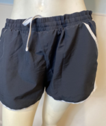 Under Armour Black and White Athletic Shorts Size XL - €8,10 EUR