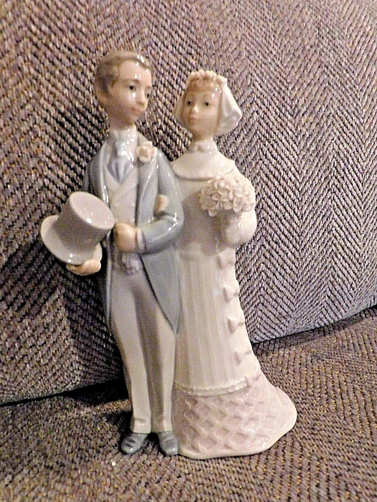 LLADRO Bride & Groom Wedding Couple 4808 Porcelain Glossy Cake Topper RETIRED  - $69.95
