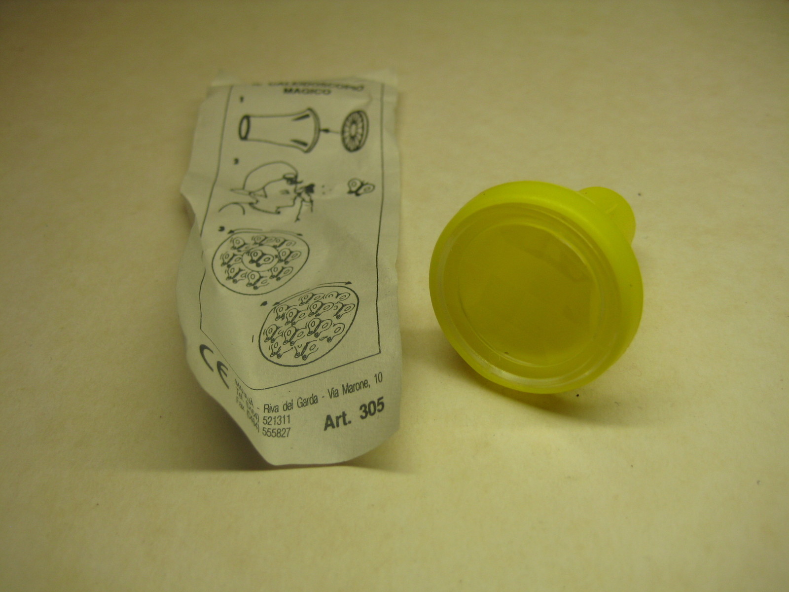 Maraja - Art 305 Kaleidoscope (yellow - black &amp; white paper) - Surprise egg - $1.50